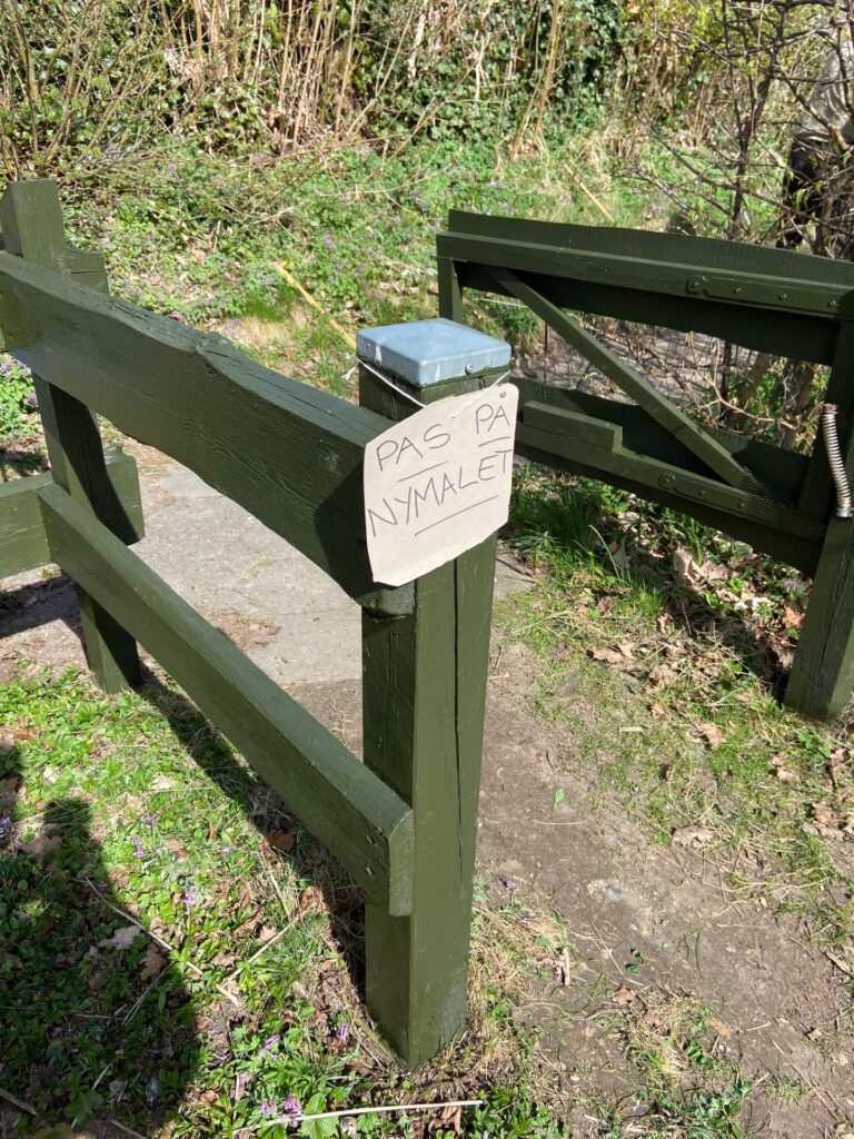 Malet låge